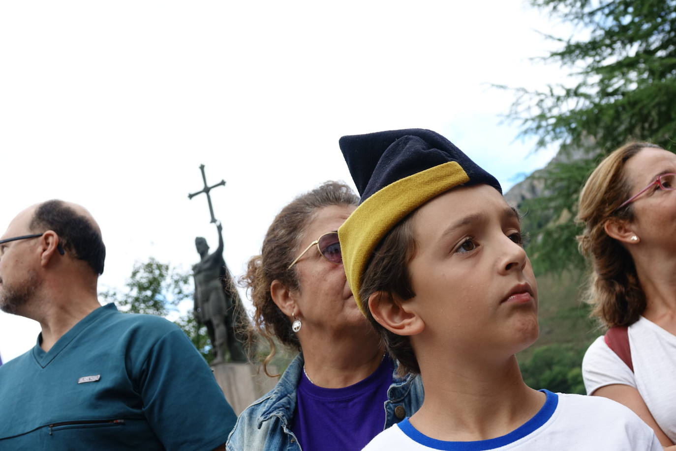 El arzobispo de Oviedo, Jesús Sanz Montes, ha oficiado la Eucaristía en la Basílica de Covadonga con motivo del Día de Asturias, a la que ha asistido el presidente del Principado, Adrián Barbón, el de la Junta General, Marcelino Marcos, y la delegada del Gobierno, Delia Losa, entre otros.