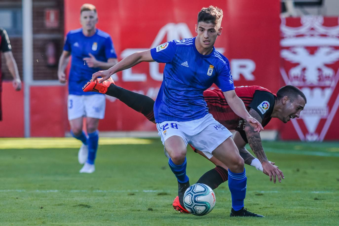 El conjunto azul, que se adelantó en el marcador con un tanto de Alfredo Ortuño, no pudo puntuar en Miranda de Ebro. Los tantos del equipo local fueron de Mezquelanz y de Mario Barco. 