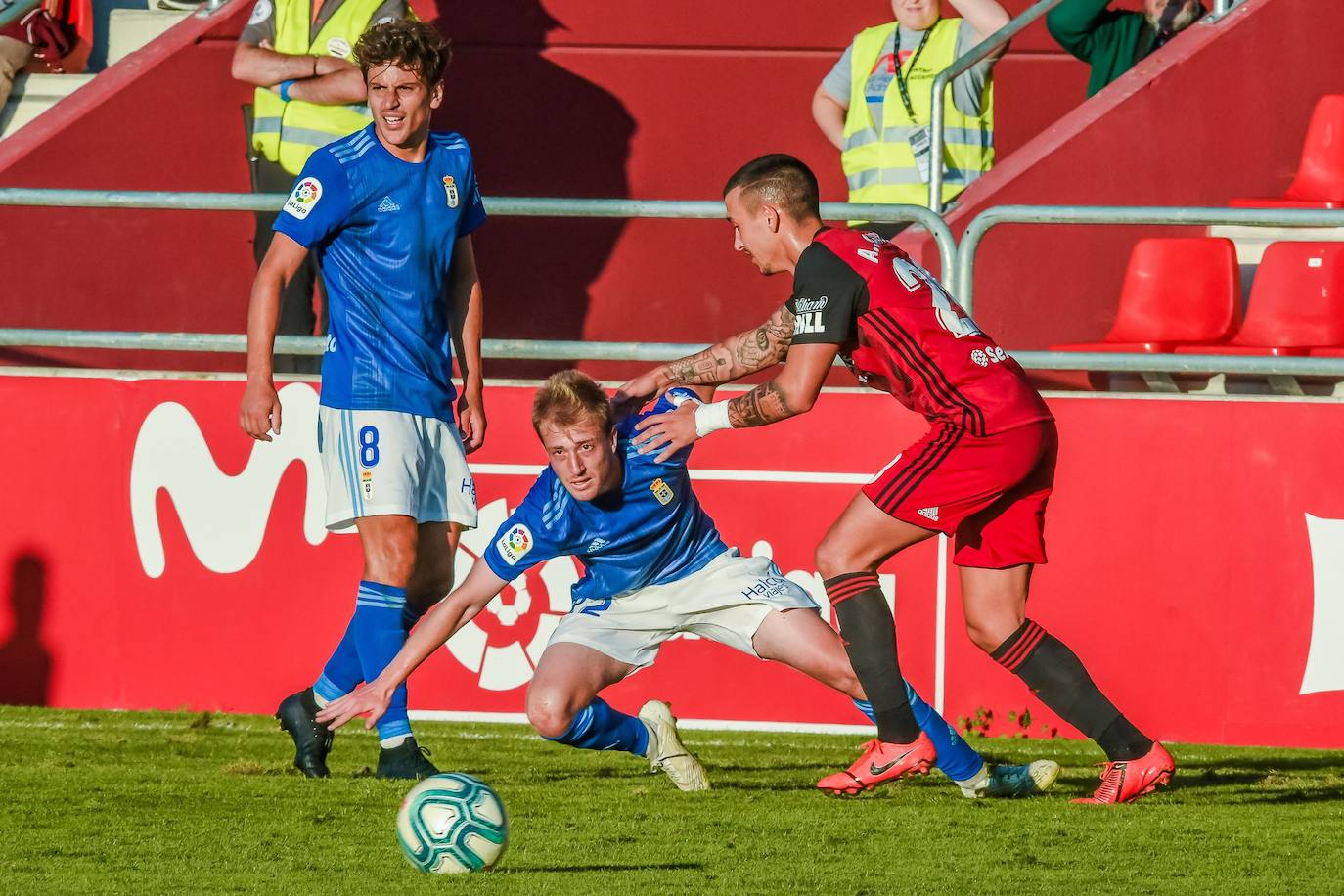 El conjunto azul, que se adelantó en el marcador con un tanto de Alfredo Ortuño, no pudo puntuar en Miranda de Ebro. Los tantos del equipo local fueron de Mezquelanz y de Mario Barco. 