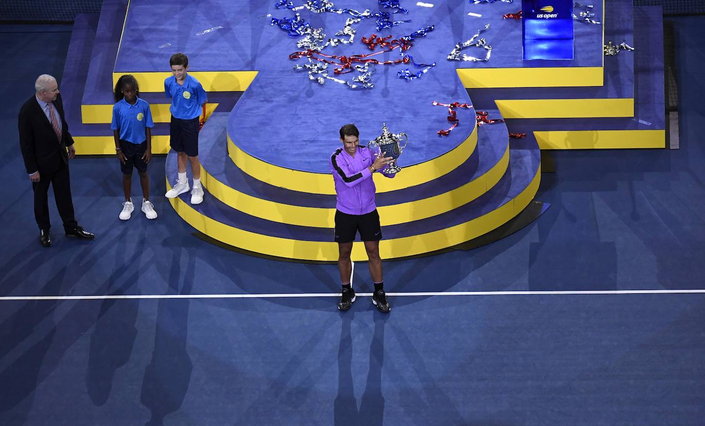 Rafa Nadal celebra su cuarto título del Abierto de Estdos Unidos, que supone su 19ª Grand Slam.