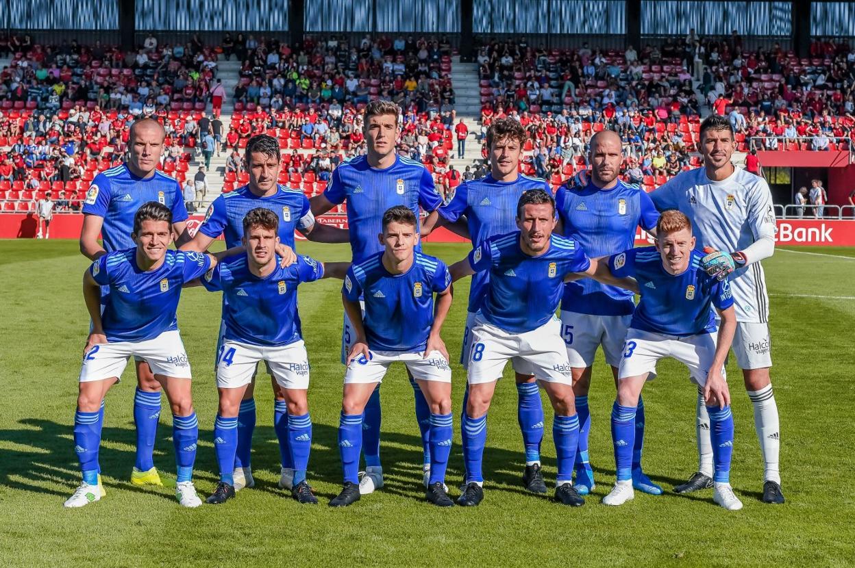 El once inicial del Real Oviedo el pasado domingo en Anduva, que presentó las novedades de Champagne, Nieto, Christian Fernández, Lolo y Riki.