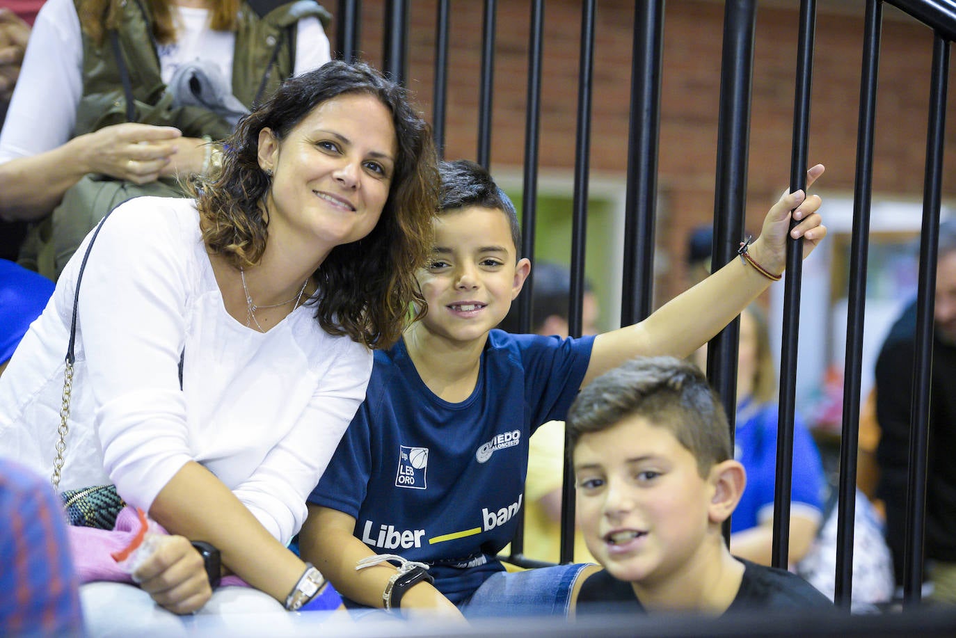 Fotos: ¿Estuviste en el partido entre el OCB - Real Madrid? ¡Búscate!