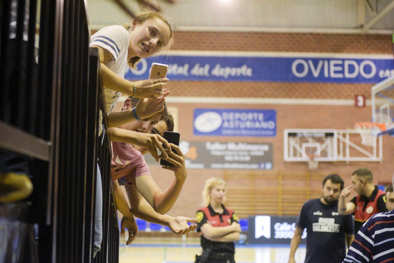 Fotos: ¿Estuviste en el partido entre el OCB - Real Madrid? ¡Búscate!
