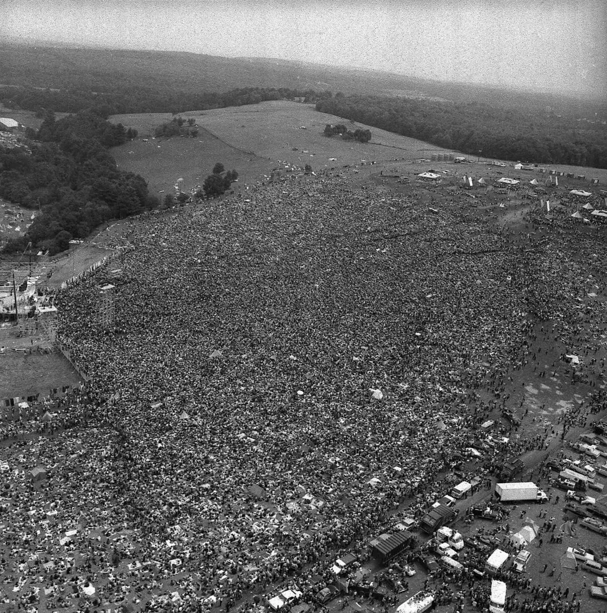 Imagen de la enorme multitud que acudió al festival de rock. :: A. P.