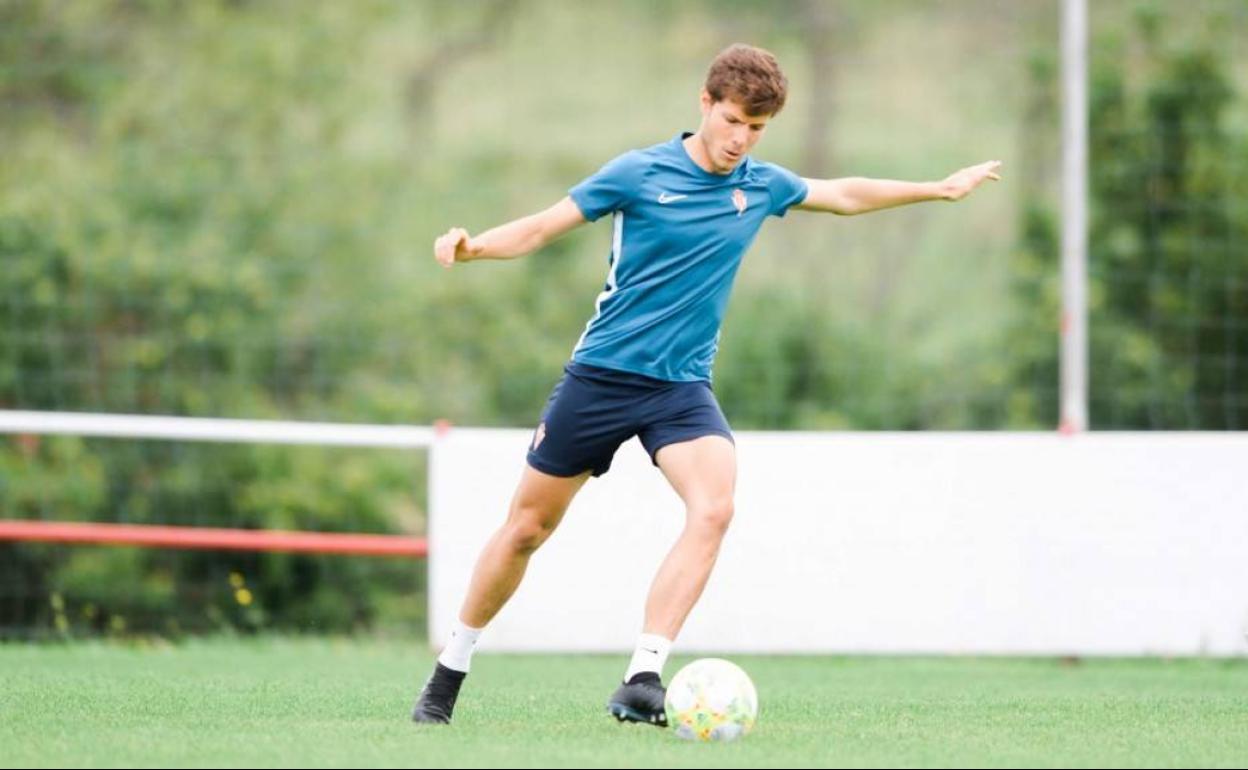 Pablo Villalón, central del Sporting B. 