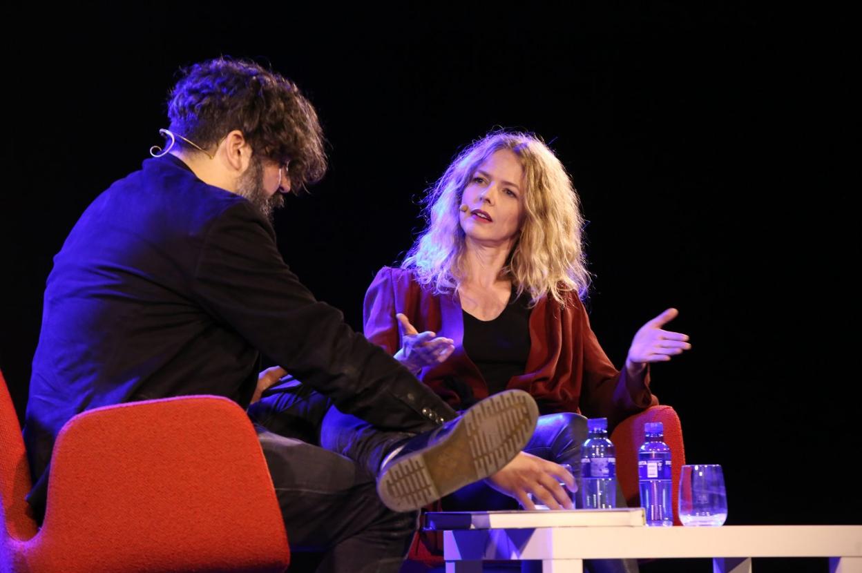 Jorge Alonso entrevistó a Christina Rosenvinge en el Niemeyer. 