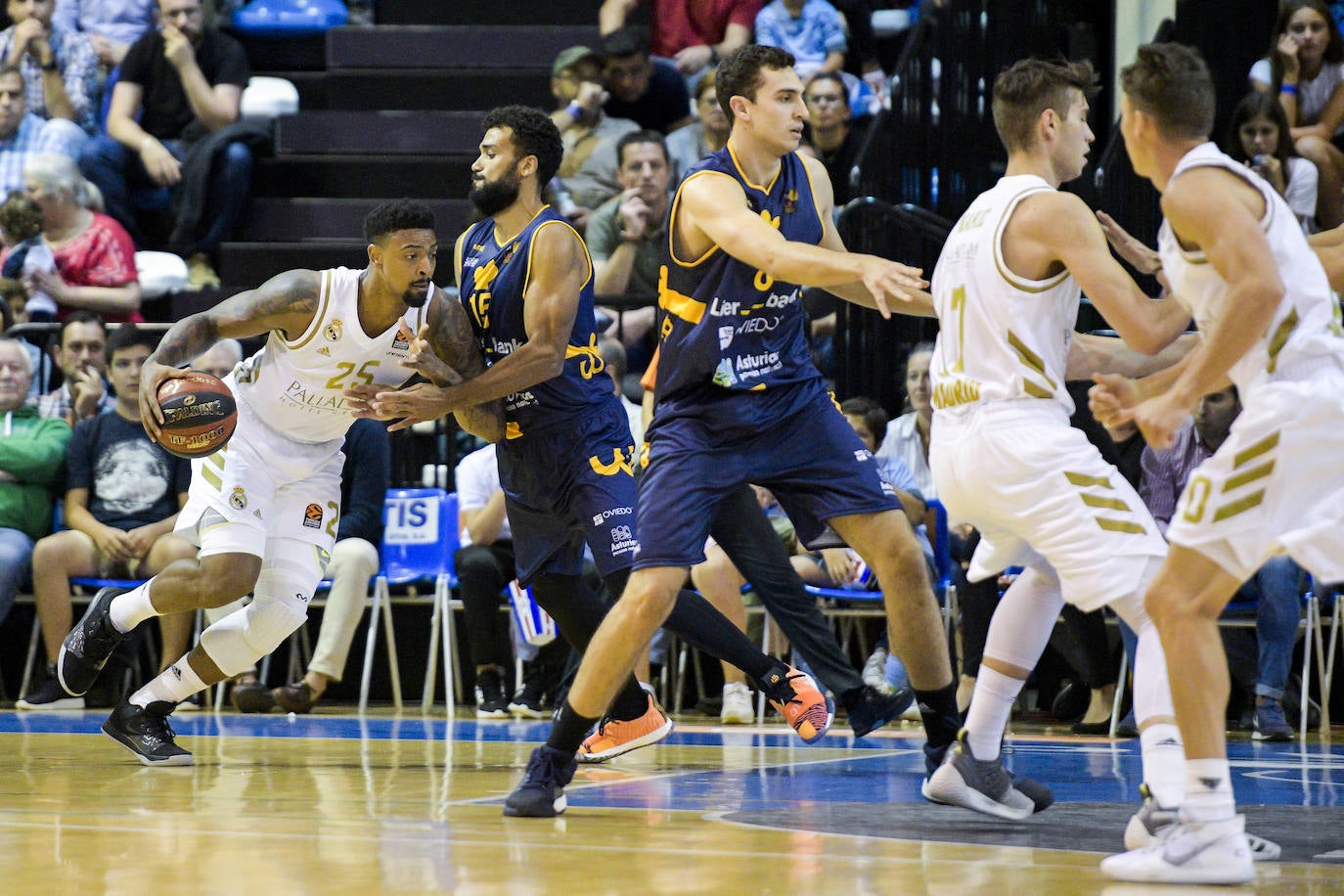 Fotos: Las mejores imágenes del Liberbank Oviedo - Real Madrid