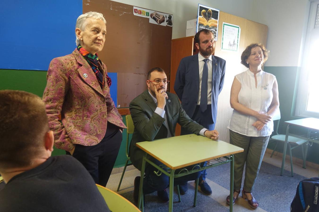 El presidente del Principado acude a la inauguración del año académico para secundaria y bachillerato. 