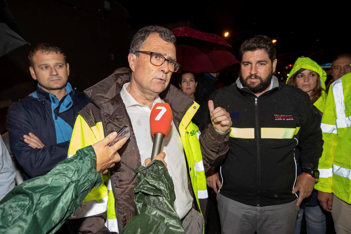 Cuatro fallecidos, centenares de personas evacuadas, decenas de casas y comercios anegados y carreteras cortadas. El balance de la gota fría en las comunidades del Levante español es desolador. 