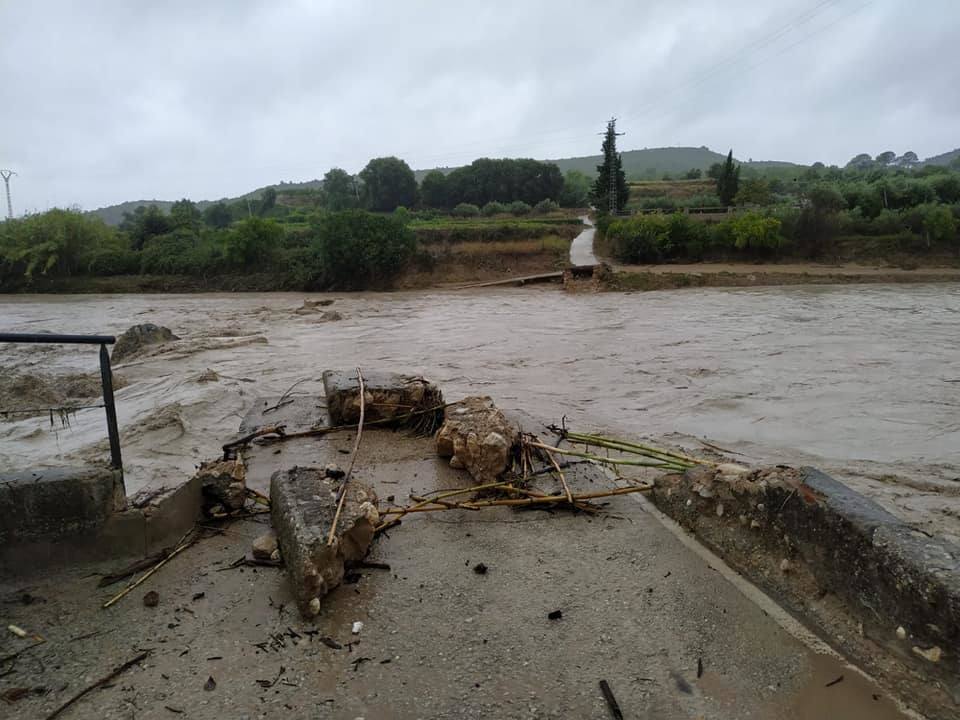 Cuatro fallecidos, centenares de personas evacuadas, decenas de casas y comercios anegados y carreteras cortadas. El balance de la gota fría en las comunidades del Levante español es desolador. 