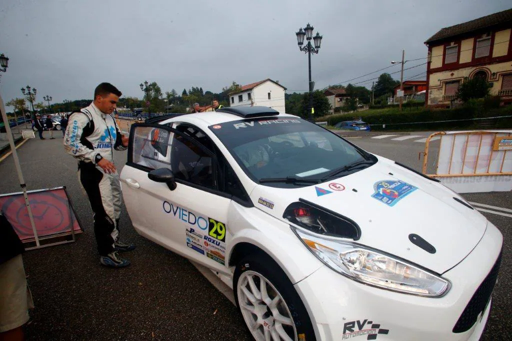 En la jornada de hoy tendrán lugar seis especiales, con las dobles pasadas a Siero (10,41 Kilómetros), Nava (15,45 Kilómetros) y Colunga (23,81 Kilómetros). La presente edición del Rally Princesa de Asturias se cierra a las 19 horas, con la ceremonia de entrega de premios en la Calle Uría de Oviedo.