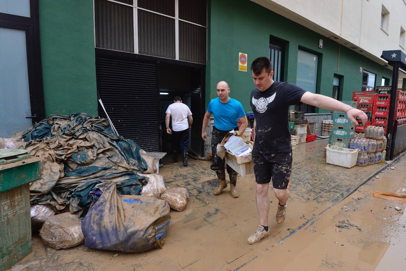 Gran parte del municipio sigue anegado por las fuertes lluvias de la madrugada del viernes. Allí está las instalaciones del Montepío de la Minería que se ha ofrecido para dar cobijo a las familias que han tenido que ser desalojadas.