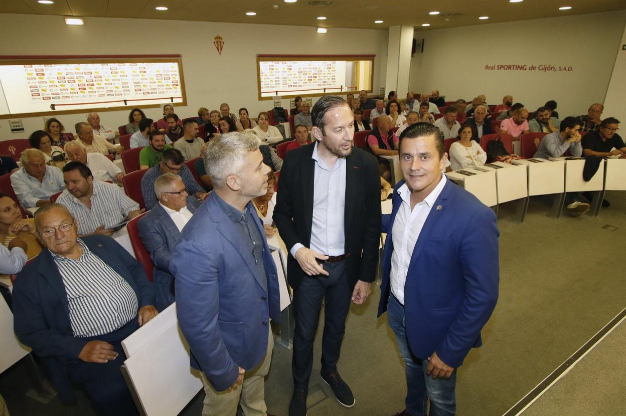 Jose Mateos, Pipe Gómez y Jorge Guerrero, en El Molinón. 