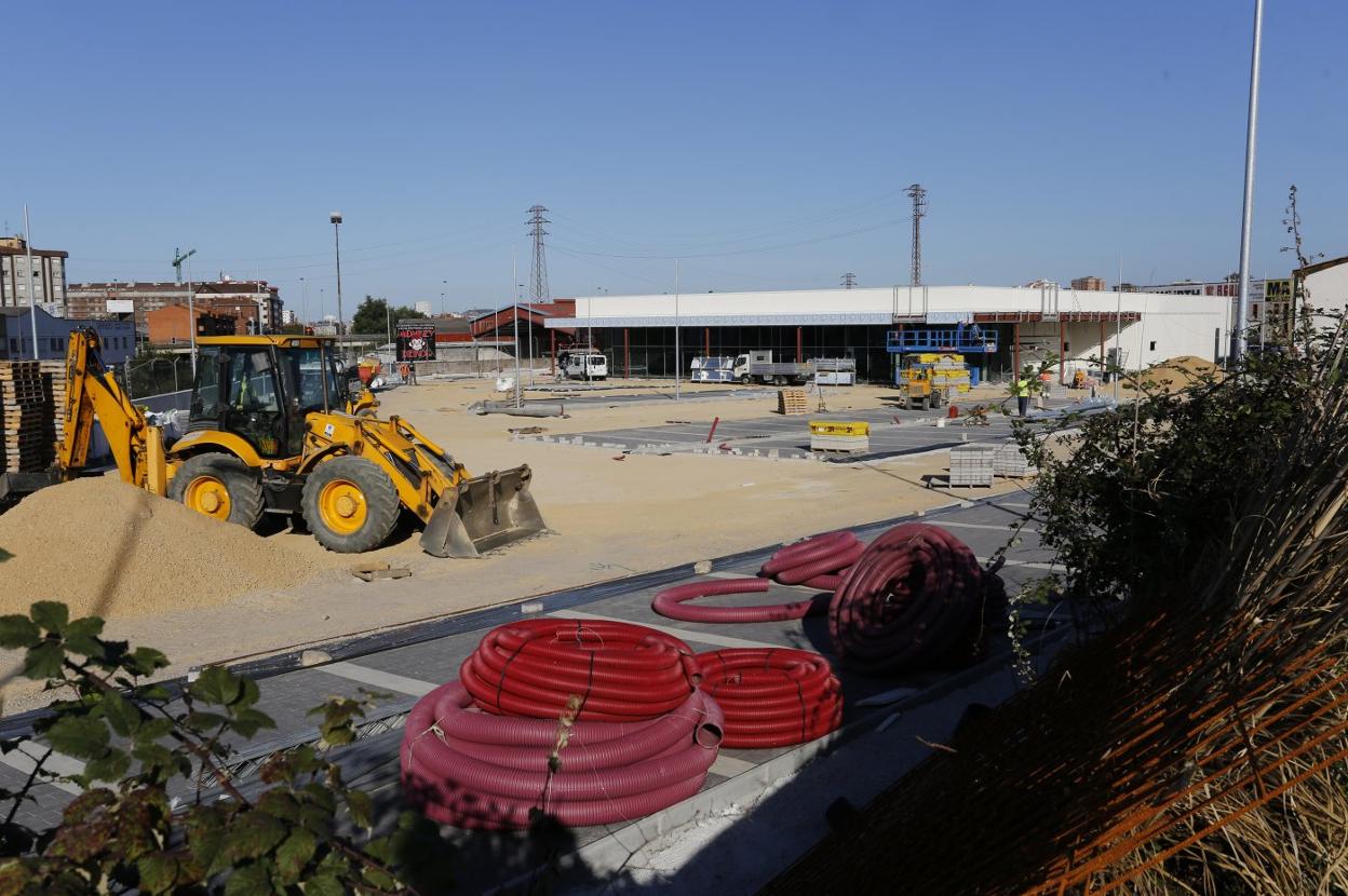 El nuevo Lidl en construcción en Bertolt Brecht 