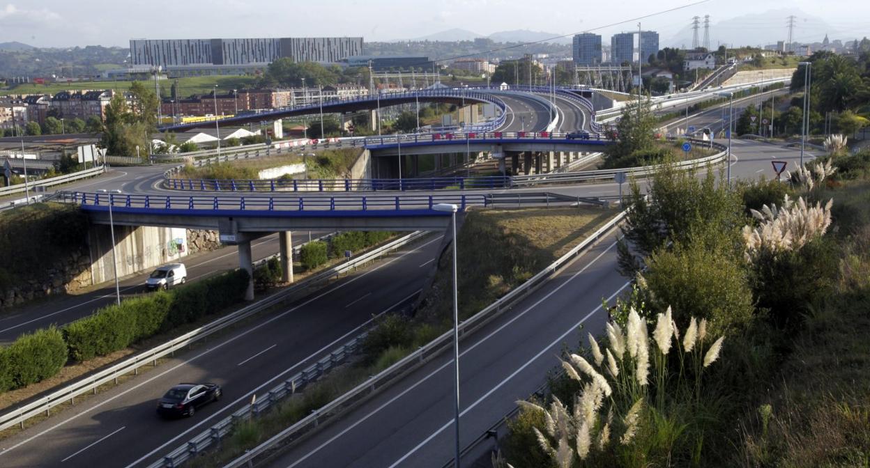 El proyecto de la Ronda Norte enlazará la AS-II, en la imagen el nuevo vial pendiente de inauguración, con la AS-63. 