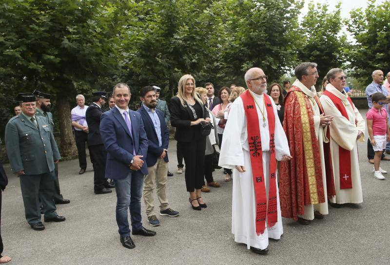 Las calles de Noreña acogieron, este domingo, a miles de personas para la procesión del Cristo.