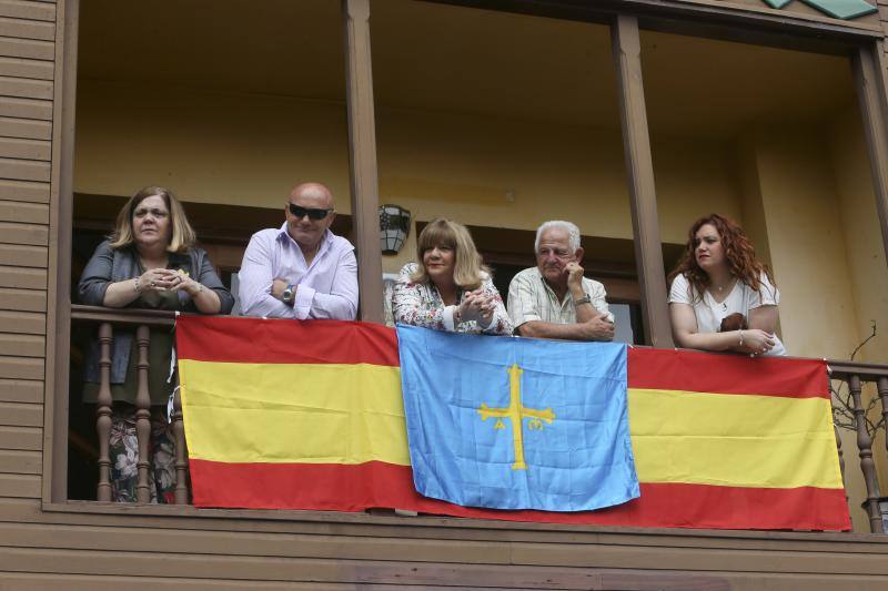 Las calles de Noreña acogieron, este domingo, a miles de personas para la procesión del Cristo.