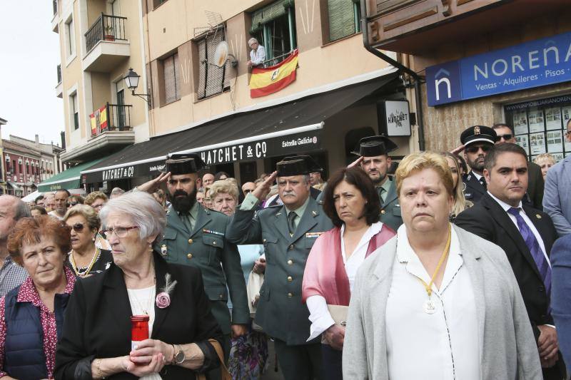 Las calles de Noreña acogieron, este domingo, a miles de personas para la procesión del Cristo.