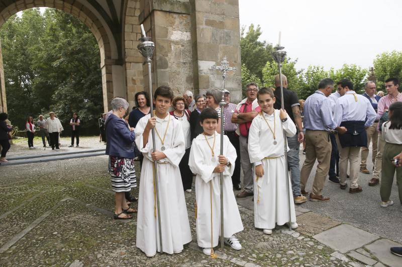 Las calles de Noreña acogieron, este domingo, a miles de personas para la procesión del Cristo.