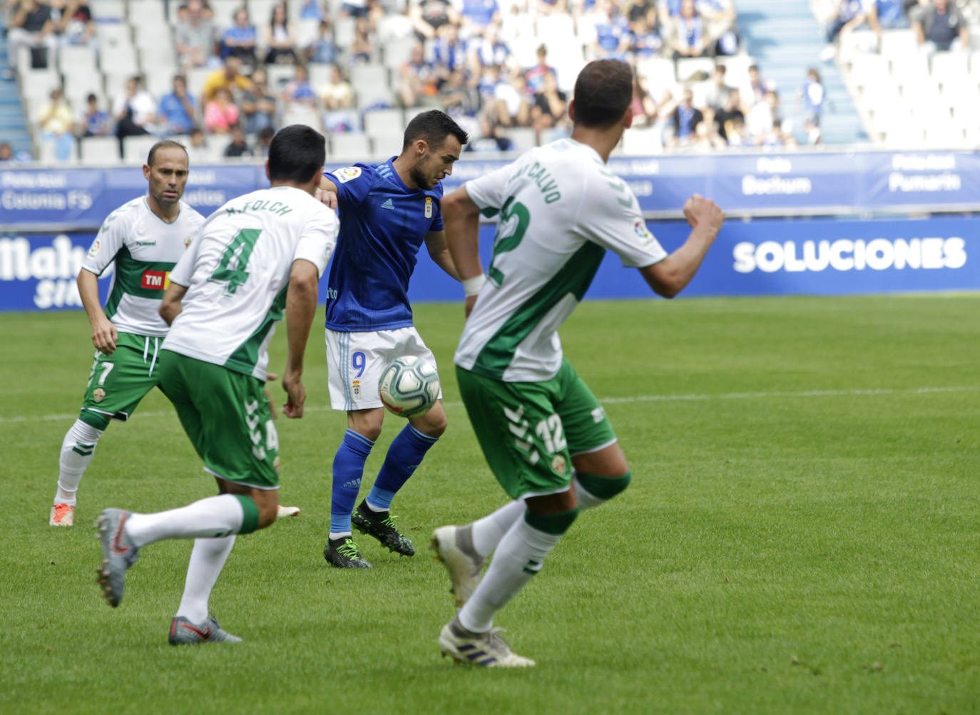 El Elche dominó y derrotó al Real Oviedo (0-2) con dos tantos de Yacine Qasmir en un partido cómodo para los ilicitanos en el que las imprecisiones les costaron a los carbayones tres puntos -además de dos nuevas expulsiones- y en el que los de Pacheta dieron un repaso táctico a su rival.