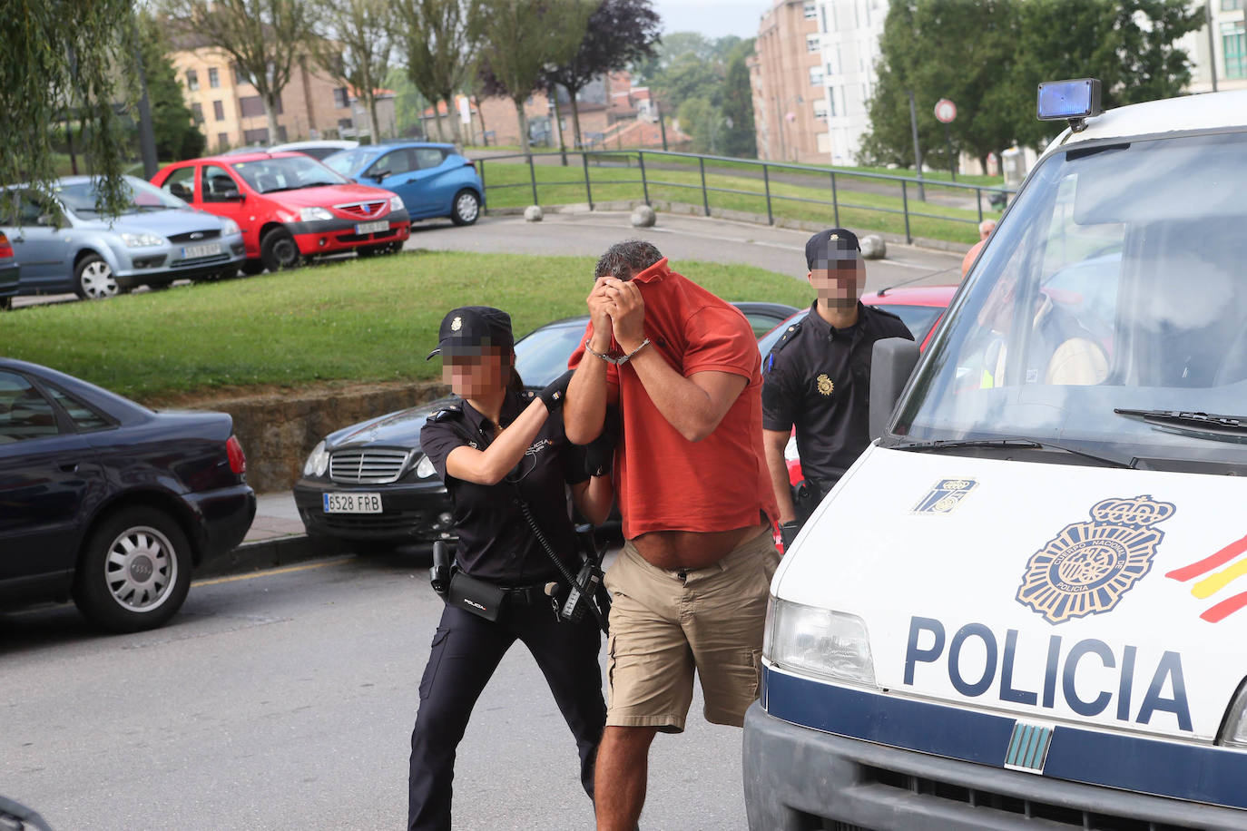 Fotos: Los detenidos por el caso de dopaje deportivo en Lugones pasaron esta mañana a disposición judicial
