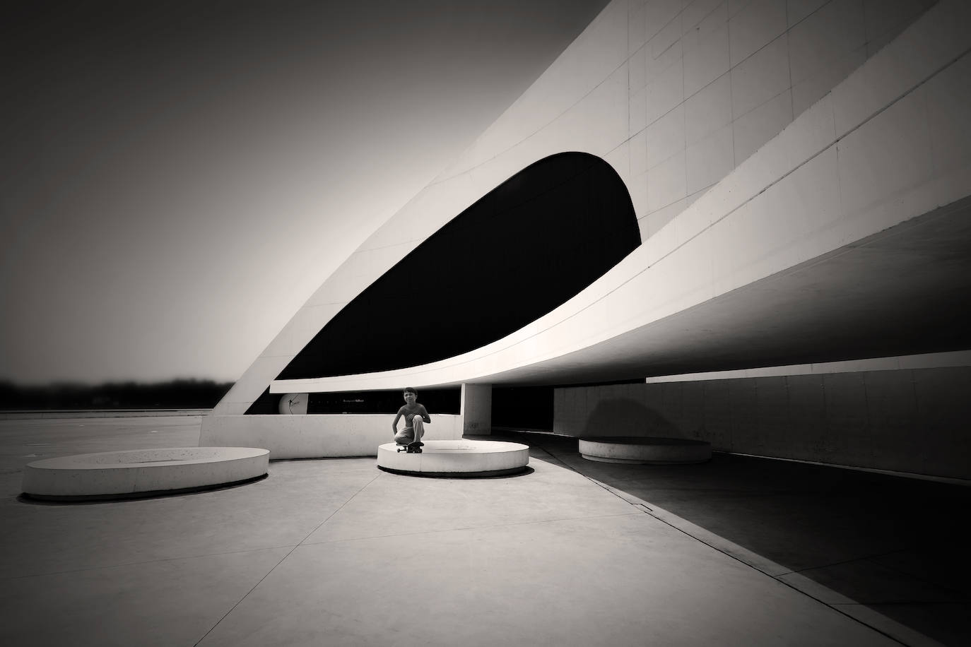 Escenas del Paraíso - Calendario Asturias 2019. Niemeyer (Avilés)