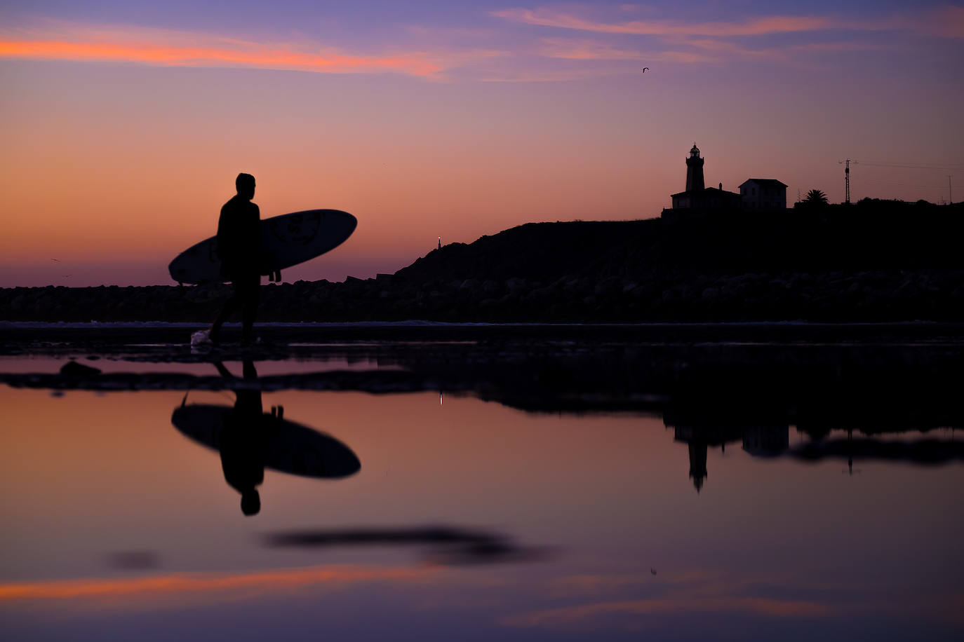 Escenas del Paraíso - Calendario Asturias 2019. Faro de San Juan (Gozón)