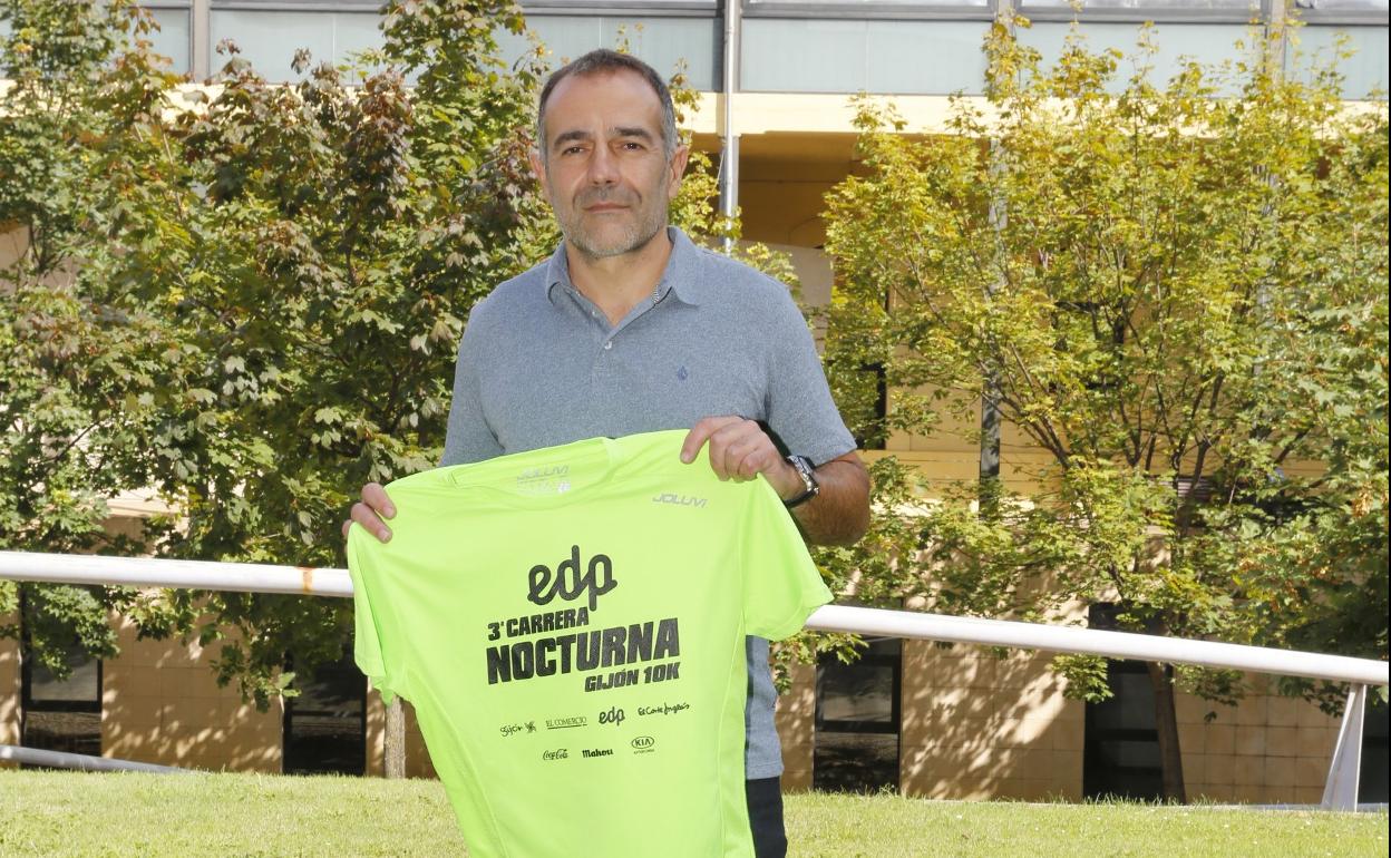 Guillermo Villanueva, con la camiseta de la prueba. 