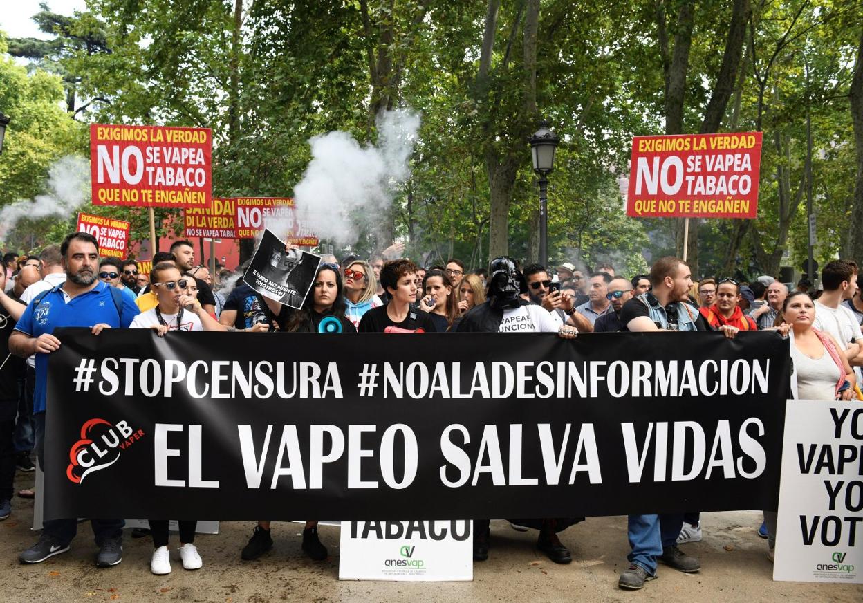 La manifestación de los 'vapeadores' que tuvo lugar en Madrid. :: EFE
