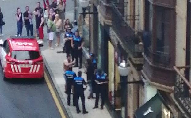 Agentes de la Policía, en Casimiro Velasco. 