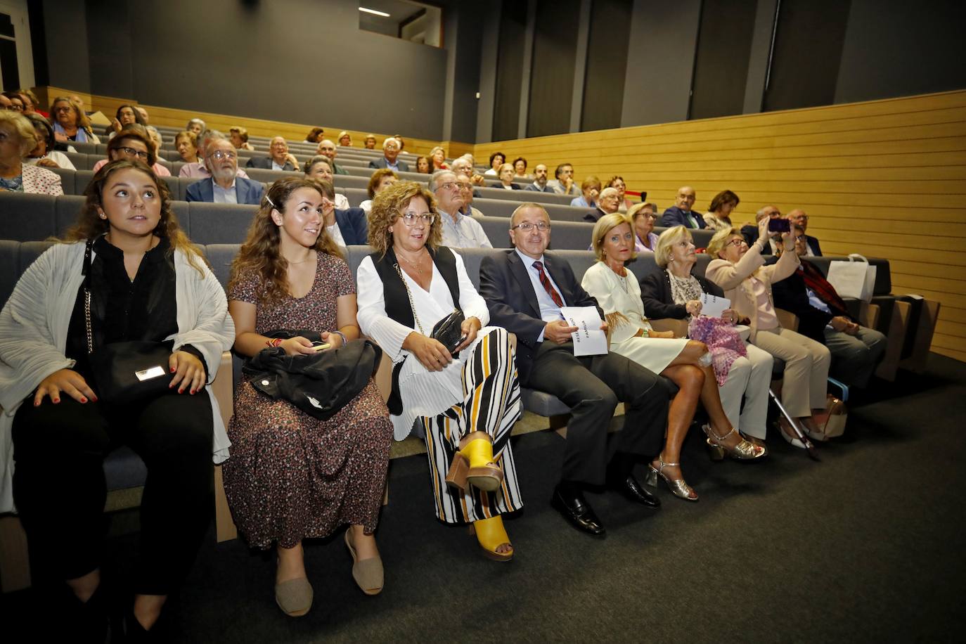 Decenas de personas se reunieron para recordar a José Luis Martínez, presidente de la entidad ente 1994 y 2013, etapa en la que la revitalizó.