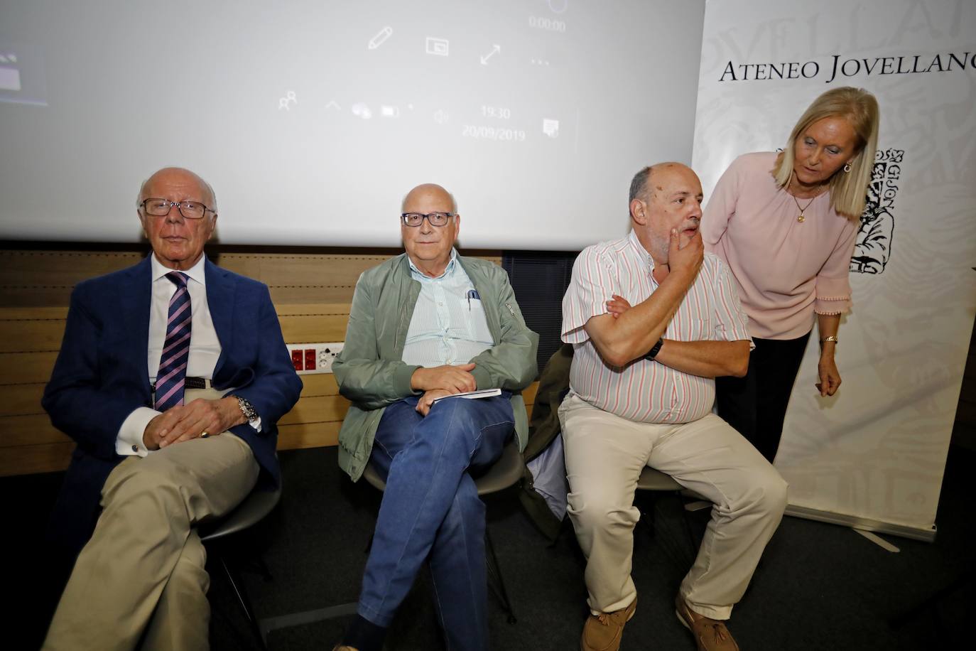 Decenas de personas se reunieron para recordar a José Luis Martínez, presidente de la entidad ente 1994 y 2013, etapa en la que la revitalizó.