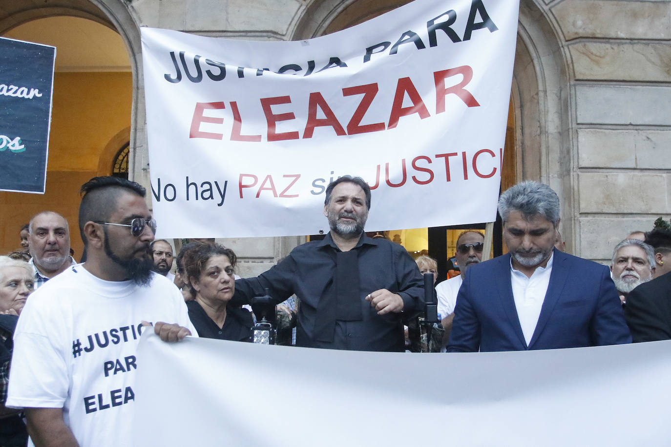 Los manifestantes acudieron desde Begoña hasta el Ayuntamiento de la ciudad. 