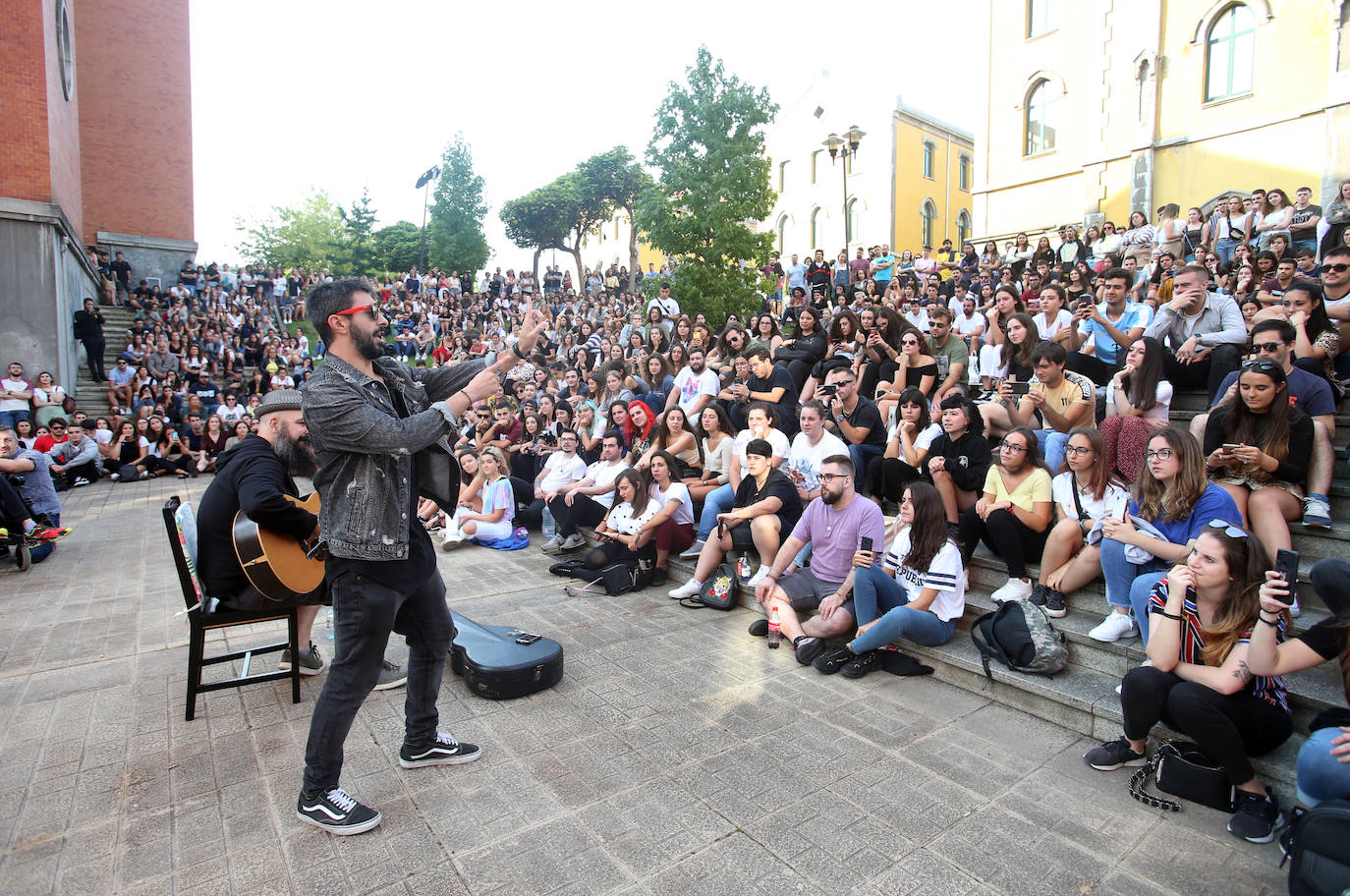 Multitudinario concierto de Rayden en El Milán