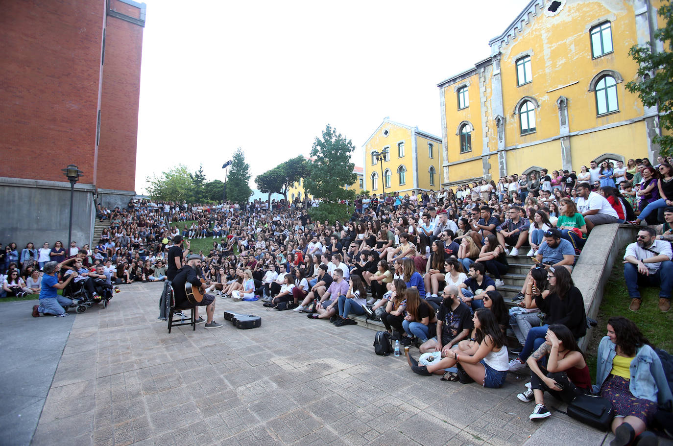Multitudinario concierto de Rayden en El Milán