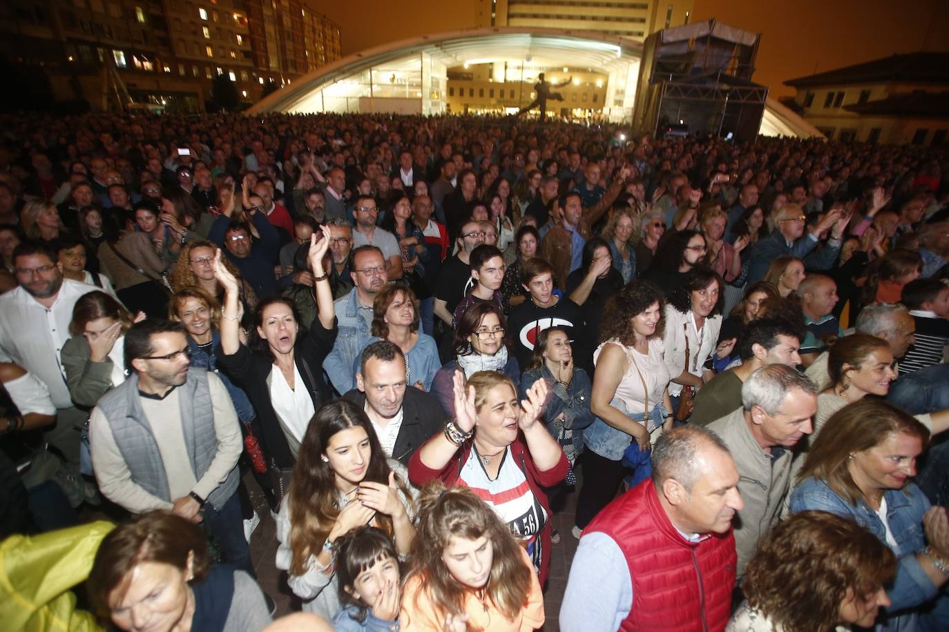 Fotos: La Guardia devuelve a Oviedo a los 80