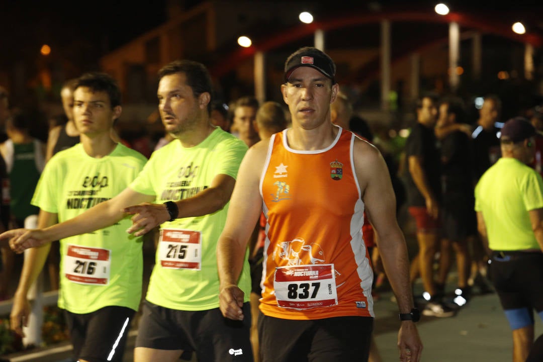 Una multitud de corredores recorrieron las calles de la ciudad iluminándola a cada zancada.