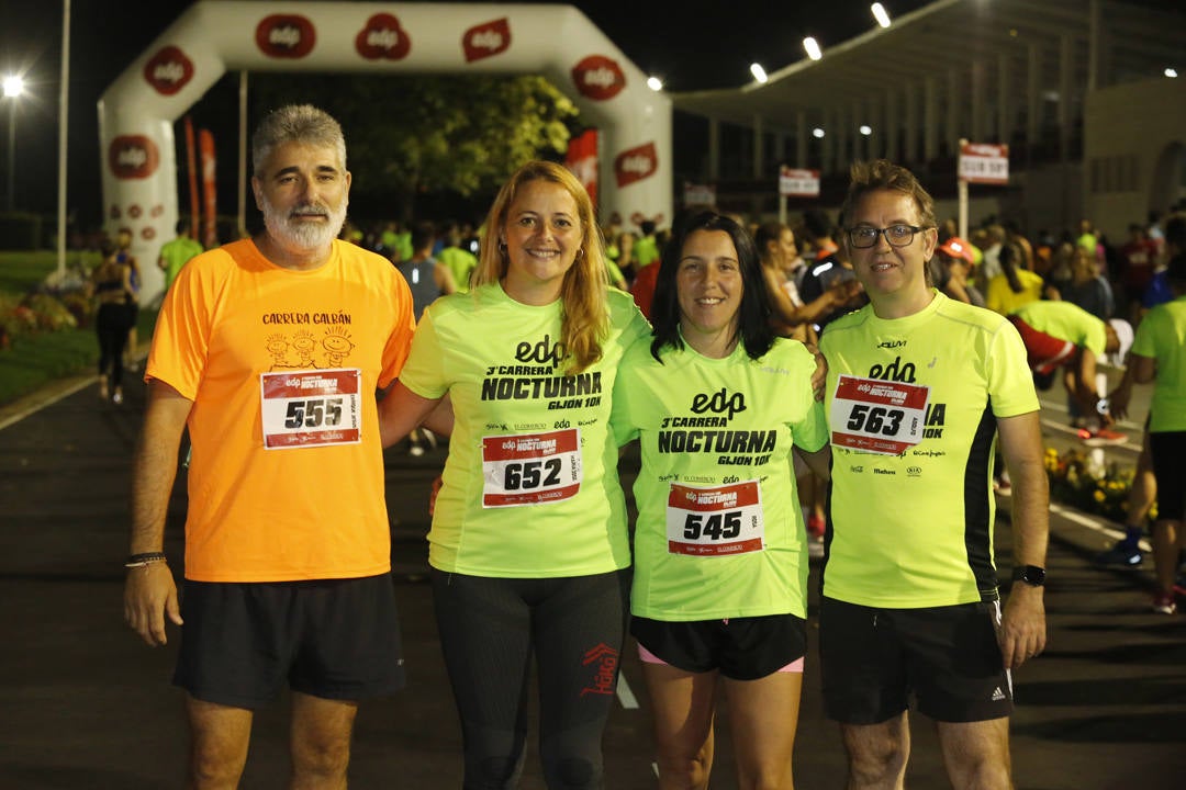 Una multitud de corredores recorrieron las calles de la ciudad iluminándola a cada zancada.