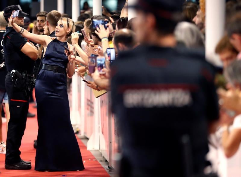 Los actores Kristen Stewart y Sam Neill y el director Alejandro Amenábar destacaron en la gala inaugural del Festival de San Sebastián, que congregó a un buen número de estrellas nacionales e internacionales.