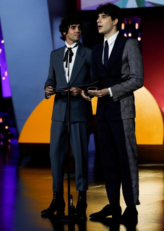 Los actores Kristen Stewart y Sam Neill y el director Alejandro Amenábar destacaron en la gala inaugural del Festival de San Sebastián, que congregó a un buen número de estrellas nacionales e internacionales.