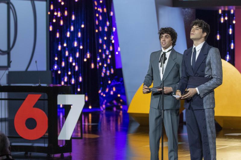 Los actores Kristen Stewart y Sam Neill y el director Alejandro Amenábar destacaron en la gala inaugural del Festival de San Sebastián, que congregó a un buen número de estrellas nacionales e internacionales.