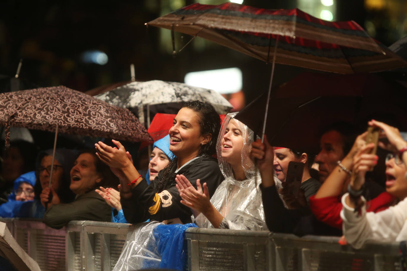 El directo del cantante cántabro era uno de los más esperados de las fiestas de San Mateo, algo que se notó por la gran afluencia de público.