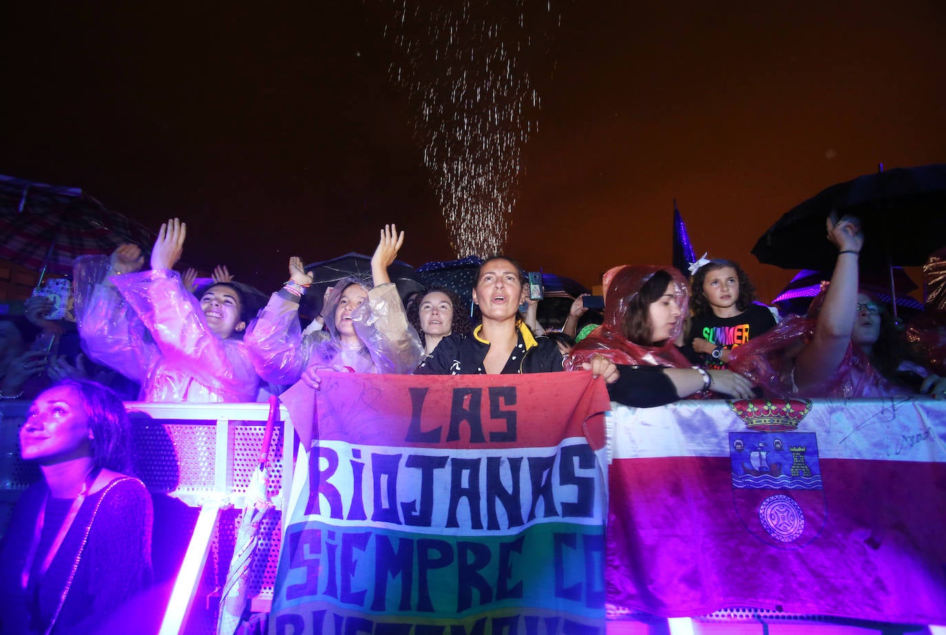 El directo del cantante cántabro era uno de los más esperados de las fiestas de San Mateo, algo que se notó por la gran afluencia de público.