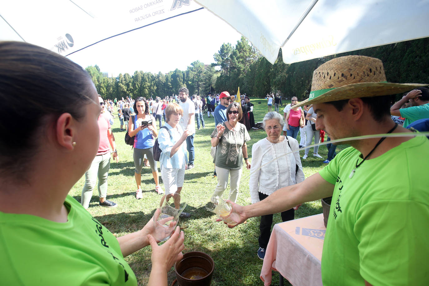 Oviedo disfrutó de una jornada soleada para cumplir con la tradición.