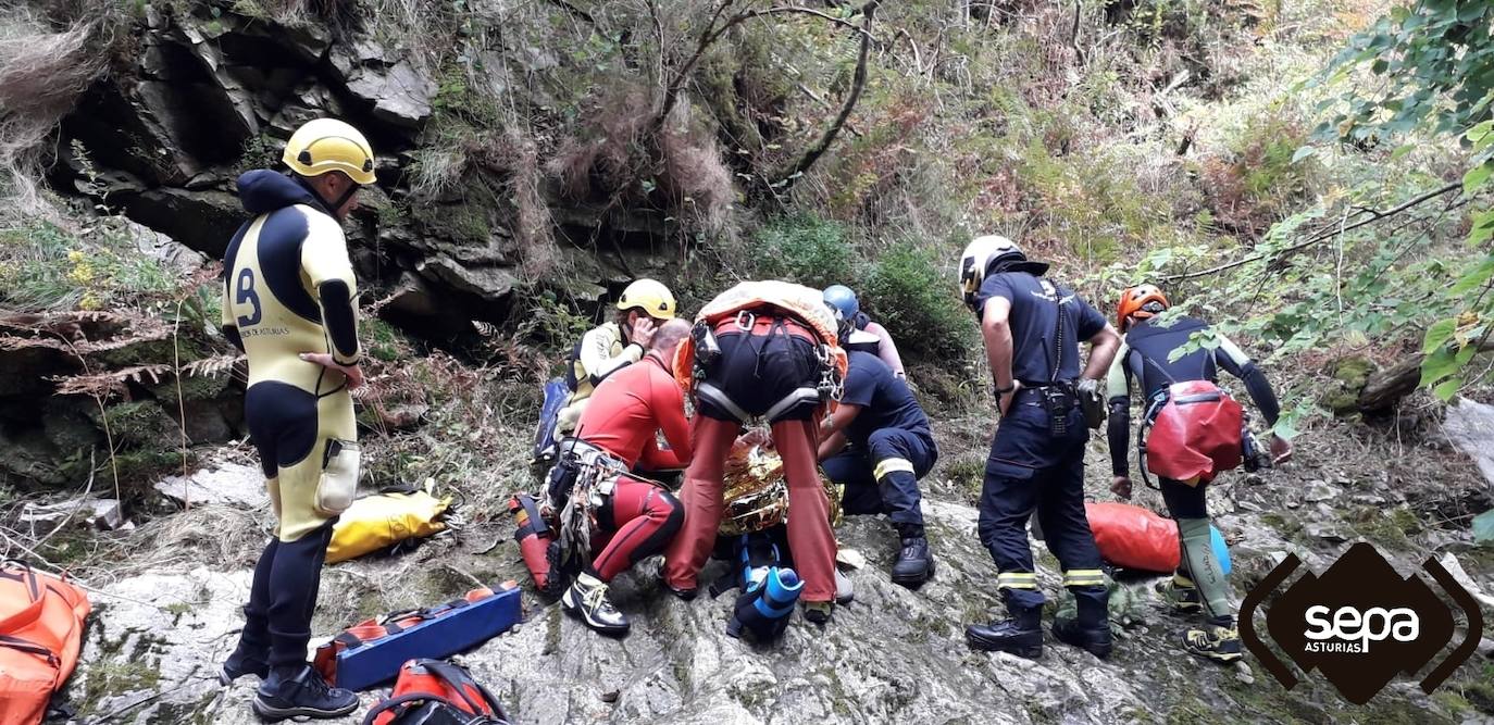 La afectada fue trasladada en helicóptero al Hospital de Arriondas. 