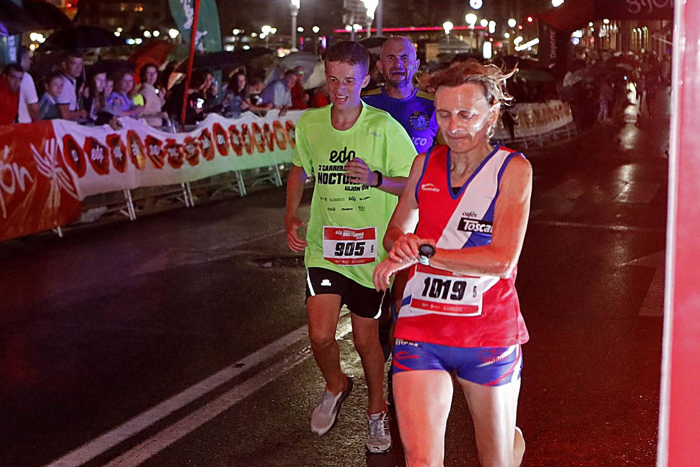 Fotos: Fotos. ¿Estuviste en la EdP Carrera Nocturna Gijón 10K? ¡Búscate! (2)