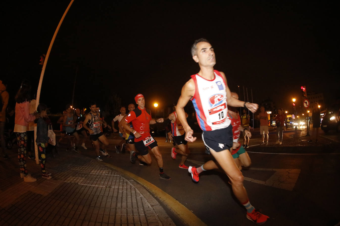 Fotos: Fotos. ¿Estuviste en la EdP Carrera Nocturna Gijón 10K? ¡Búscate! (2)