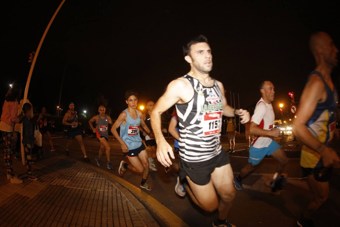 Fotos: Fotos. ¿Estuviste en la EdP Carrera Nocturna Gijón 10K? ¡Búscate! (2)