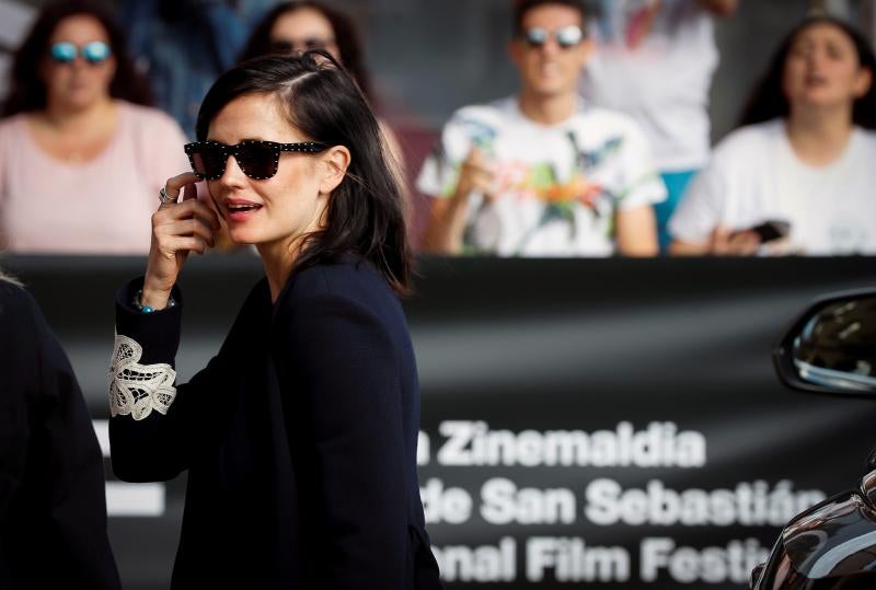 San Sebastián es este fin de semana la referencia mundial del cine, cuyos profesionales han reconocido la trayectoria del director Costa Gavras, galardonado con el Premio Donostia. El cineasta ha compartido la atención de los focos y los fans con las actrices francesas Juliette Binoche y Eva Green, y los protagonistas nacionales: Alejandro Amenábar, Karra Elejande, Belén Cuesta y Antonio de la Torre.