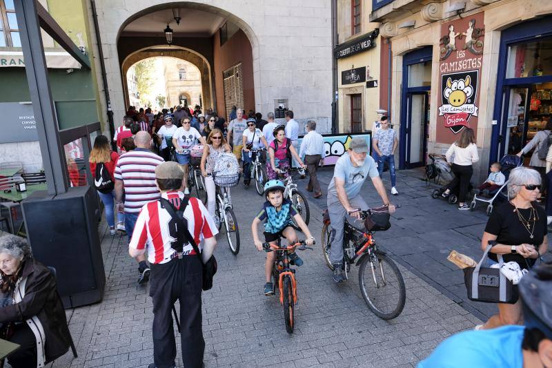 Parte del centro de la ciudad se peatonalizó y las bicis constituyeron el vehículo más utilizado.